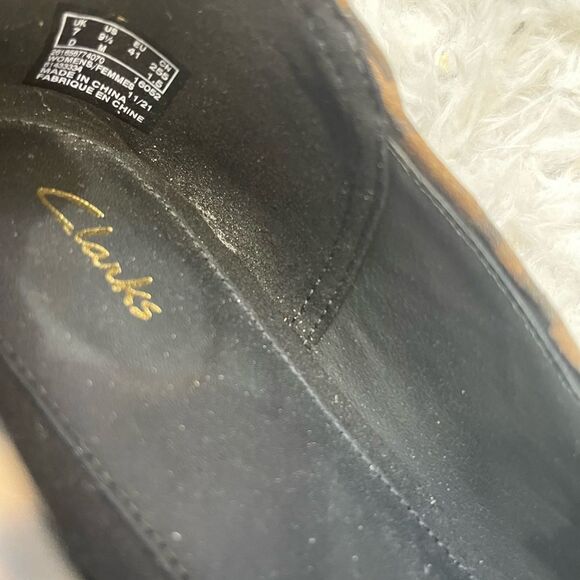 Clarks leather suede Leopard Print Loafers with Tassels accent Size 9.5M - Picture 10 of 11